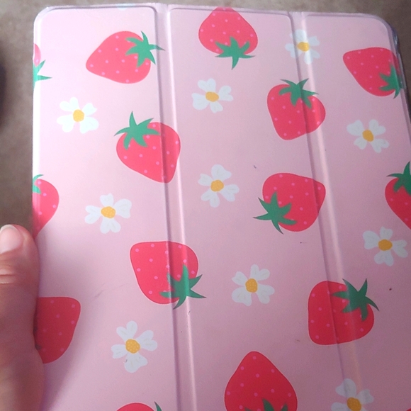 Strawberry iPad 8/9 case - Picture 1 of 1